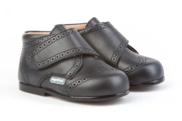 Bota repujada piel velcro