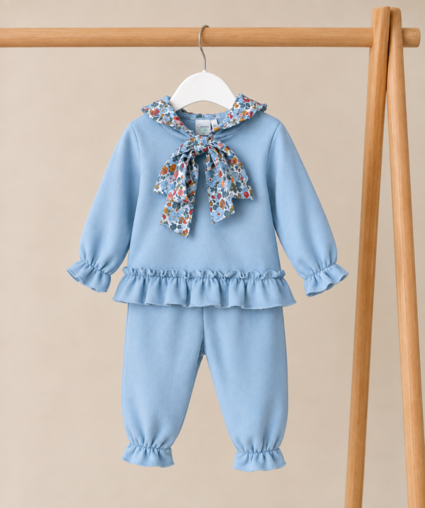 Conjunto deportivo cuento de otoño celeste