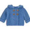 Chaqueta infantil azul con capucha y botones de madera Trenka punto bobo